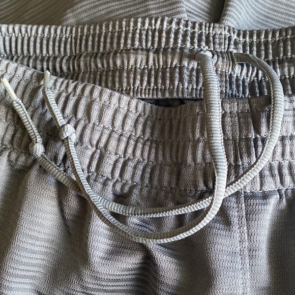 New men’s gray drawstring shorts size medium length 24” smoke free home - Picture 4 of 5